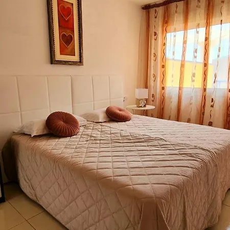 Cozy 2 Bedroom In Apartament *